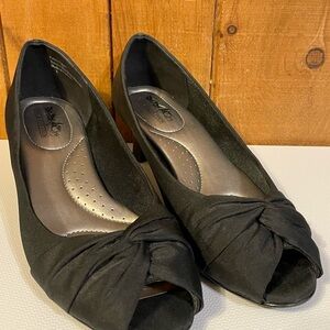 Coach and Four Elegant Black Knot Heels